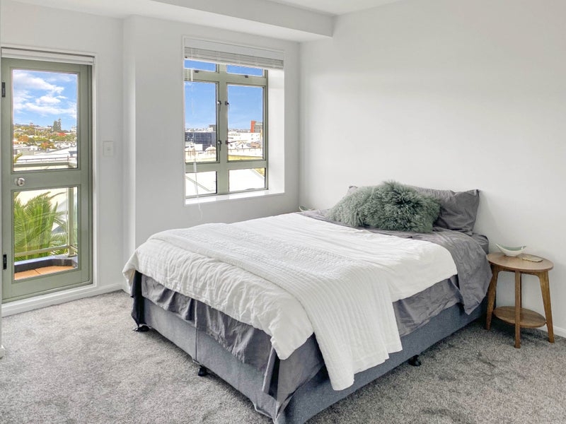 5E/8 Howe Street, Freemans Bay, Auckland - Carousel 1