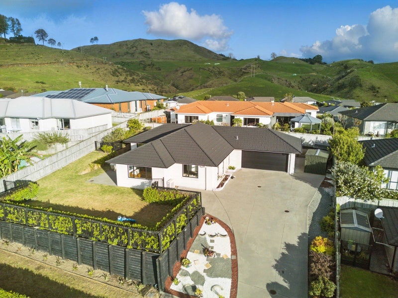 35 Ballintoy Park Drive, Welcome Bay, Tauranga - Carousel 1