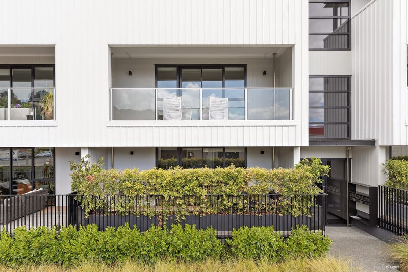 102/987 Mount Eden Road, Three Kings, Auckland - Carousel 1