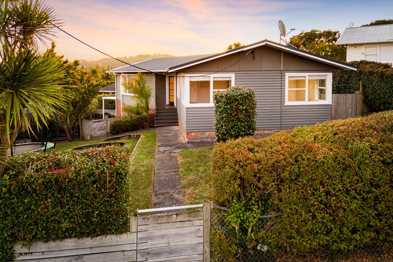 39 Taupo Street, Green Bay, Auckland - Carousel 2