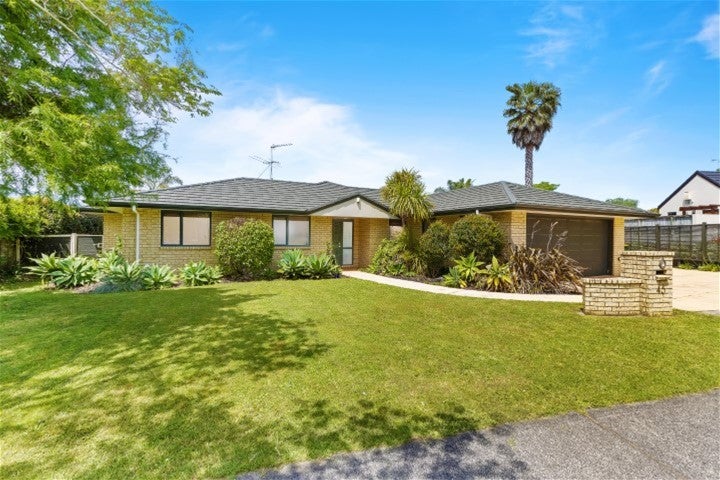 45 Te Wharau Drive, Greenhithe, Auckland - Carousel 1