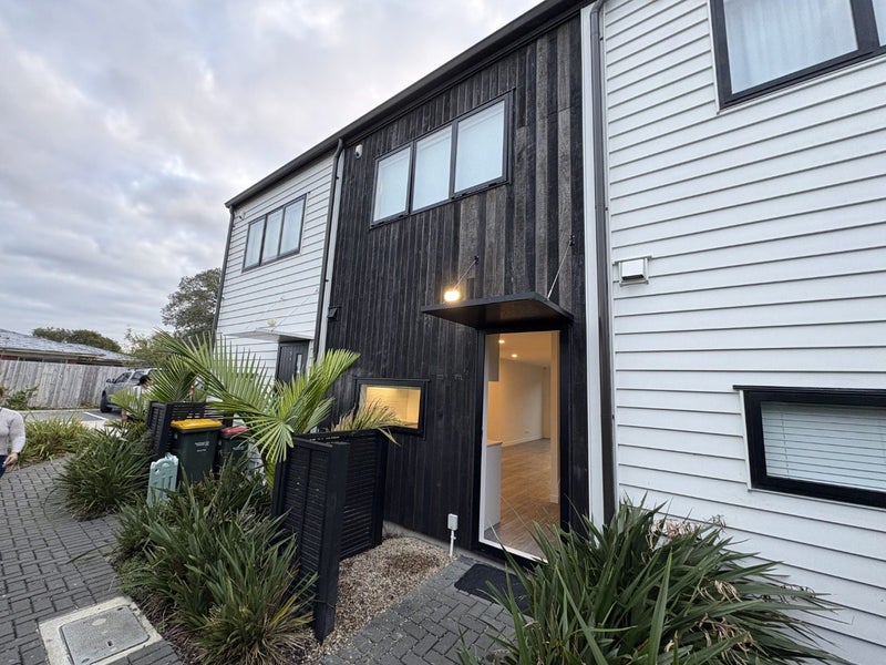 2E Ellen Avenue, Hillcrest, Auckland - Carousel 1