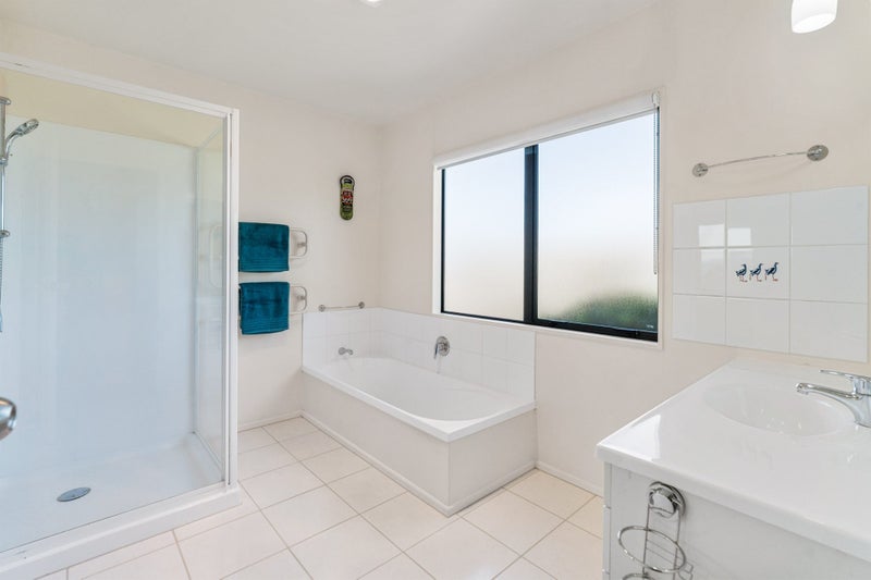 8B Aeroview Drive, Beach Haven, Auckland - Carousel 12