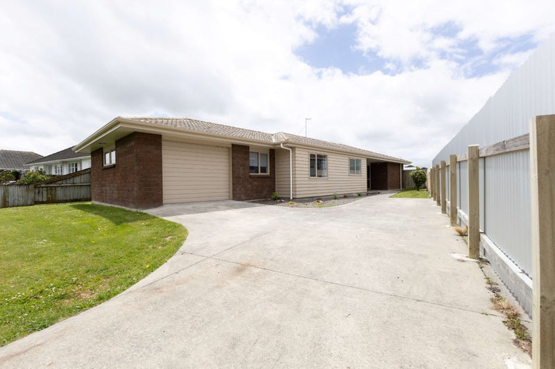 11 Upham Terrace, Roslyn, Palmerston North - Carousel 1