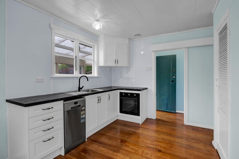 2 Sylvia Street, Stratford, Stratford - Carousel 2