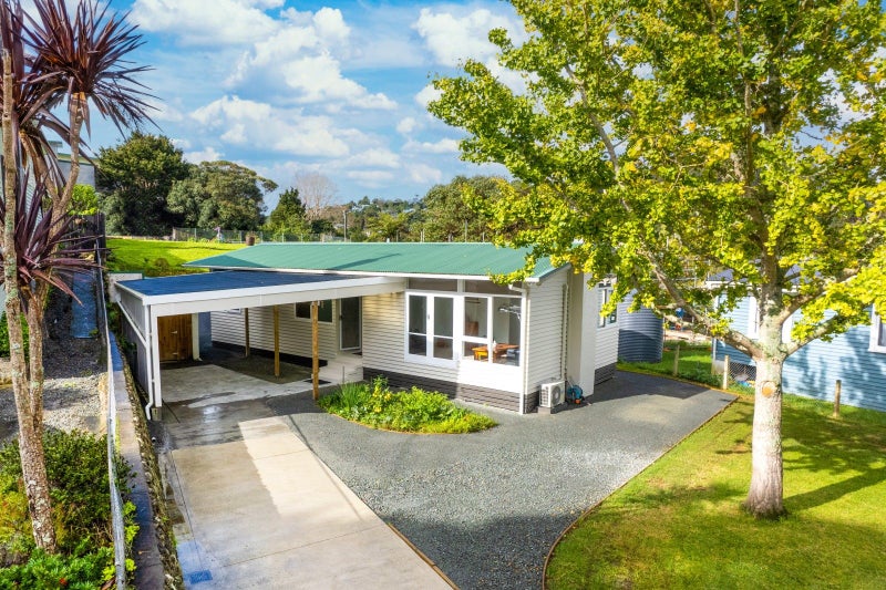 33 West End Avenue, Woodhill, Whangarei - Carousel 1