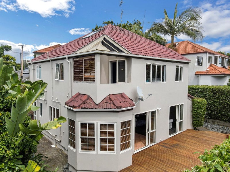 2/19 Rodney Road, Northcote Point, Auckland - Carousel 1