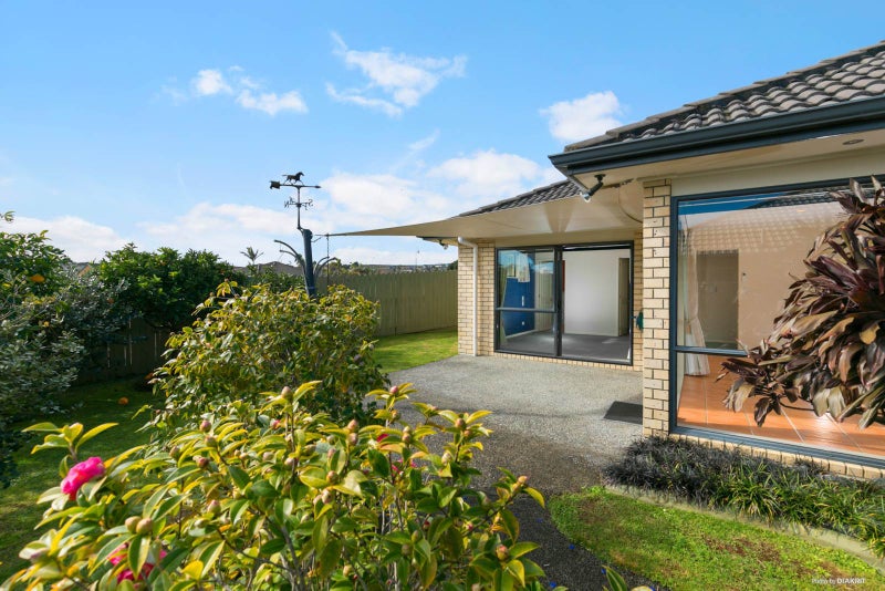 18 Newinn Crescent, East Tamaki Heights, Auckland - Carousel 1