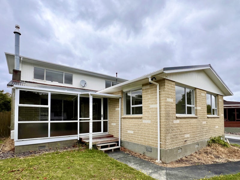76 California Drive, Totara Park, Upper Hutt - Carousel 1