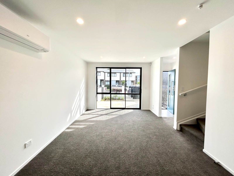 8 Cessna Crescent, Mangere, Auckland - Carousel 2