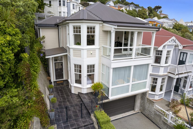 60 Hawker Street, Mount Victoria, Wellington - Carousel 21