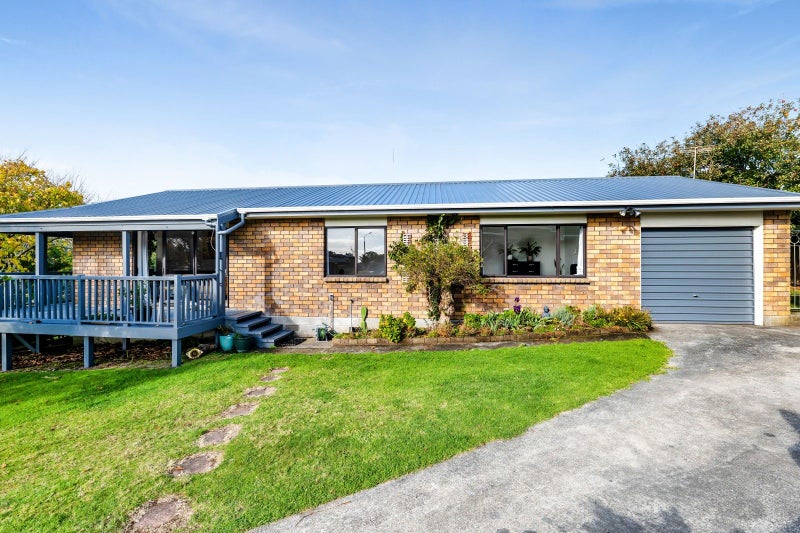 24 Poplar Grove, Whalers Gate, New Plymouth - Carousel 1