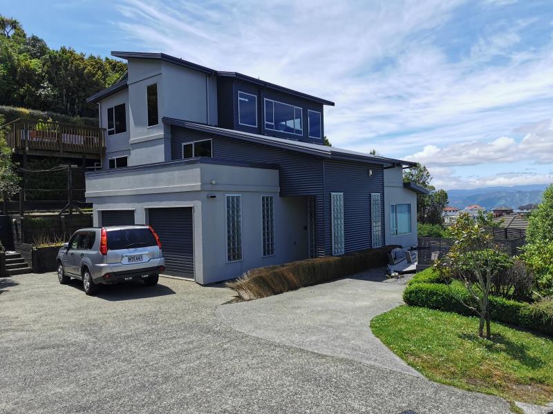 41 Dress Circle, Newlands, Wellington - Carousel 1
