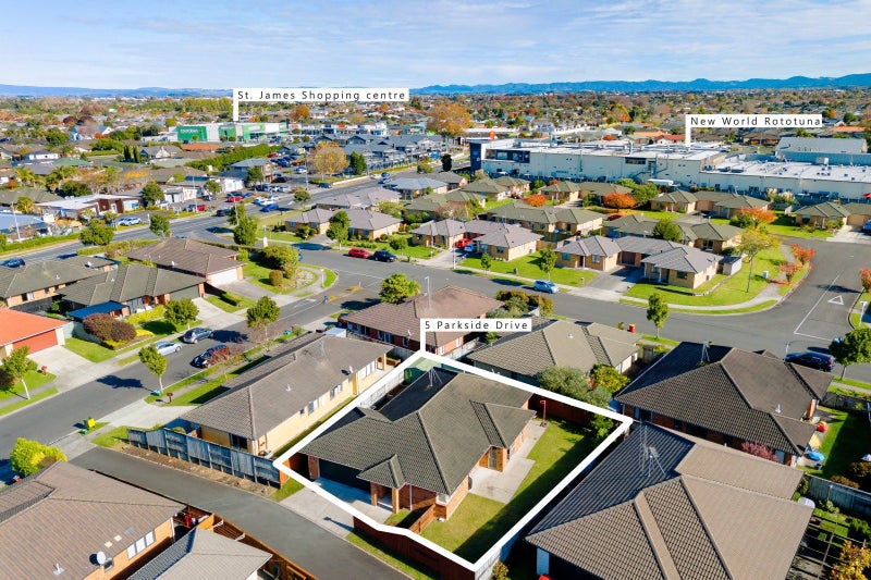 5 Parkside Drive, Huntington, Hamilton - Carousel 1