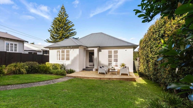 46 Alberta Street, Point Chevalier, Auckland - Carousel 1