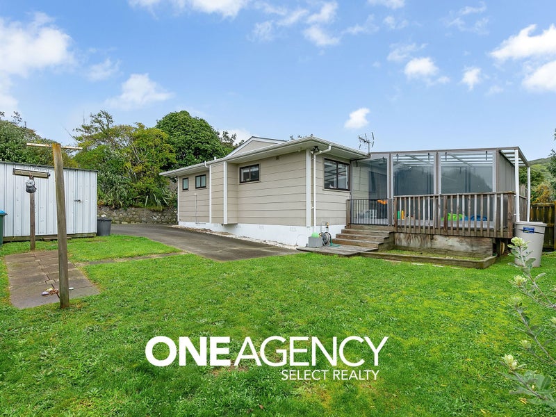 1/11 Te Arawi Street, Takapuwahia, Porirua - Carousel 1