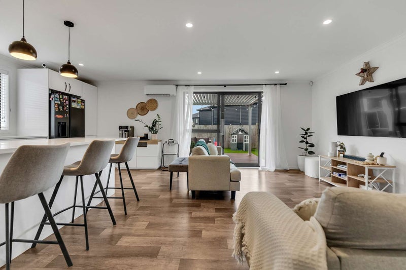 2/62 Cabourne Drive, Glenview, Hamilton - Carousel 1