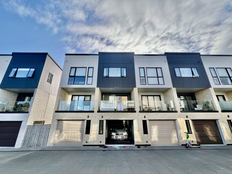 12 Fantail Place, Avondale, Auckland - Carousel 1