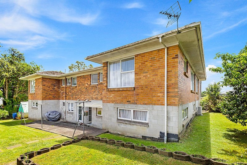 8 Hillary Heights Avenue, Glendene, Auckland - Carousel 16