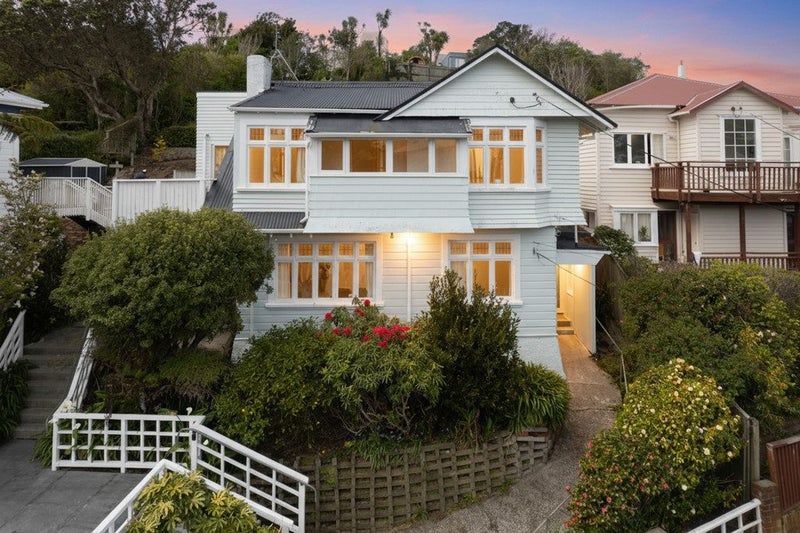 142 Kelburn Parade, Kelburn, Wellington - Carousel 1