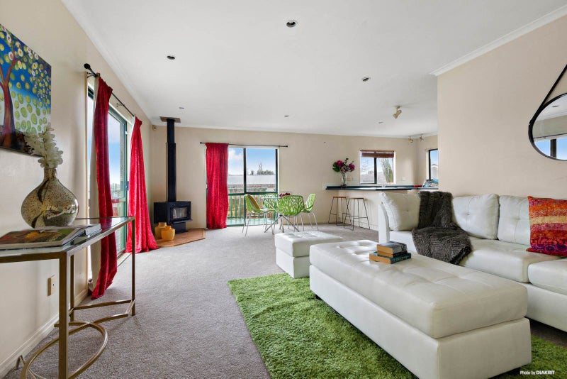 33B Koromiko Street, New Lynn, Auckland - Carousel 2