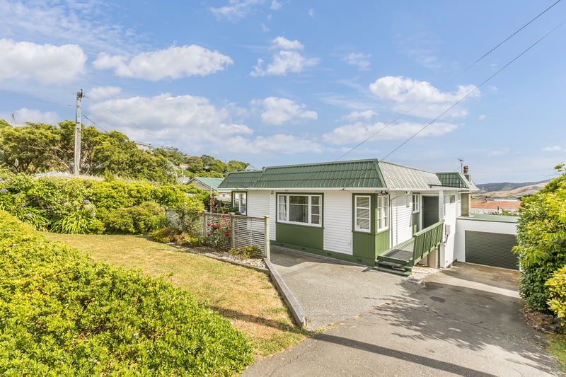 14 Clifford Road, Johnsonville, Wellington - Carousel 1
