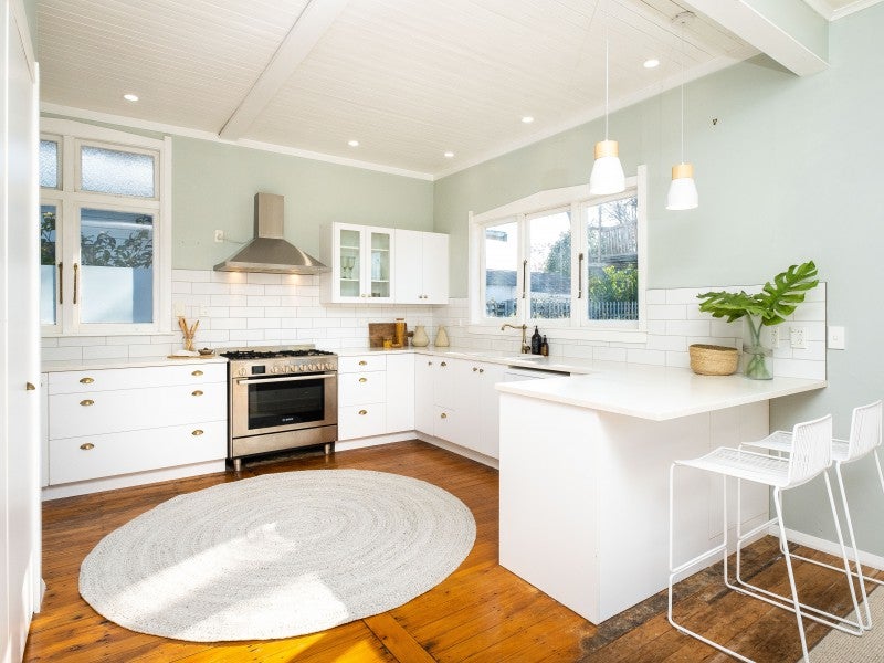 301 Lovedale Road, Saint Leonards, Hastings - Carousel 2