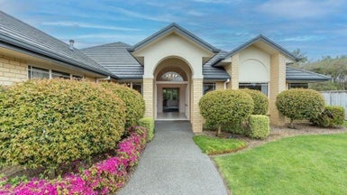 17 Raungawari Drive, Huntington, Hamilton - Carousel 1