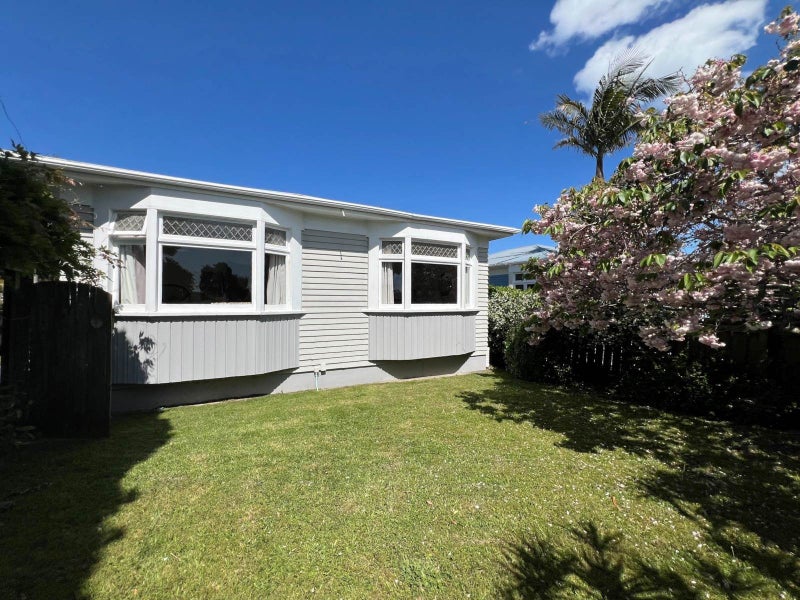 218 Point Chevalier Road, Point Chevalier, Auckland - Carousel 1