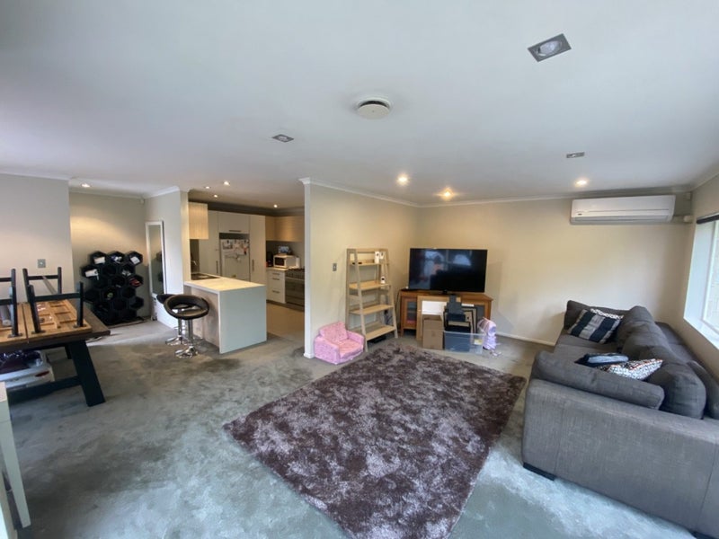 5 Chloe Place, Massey, Auckland - Carousel 2