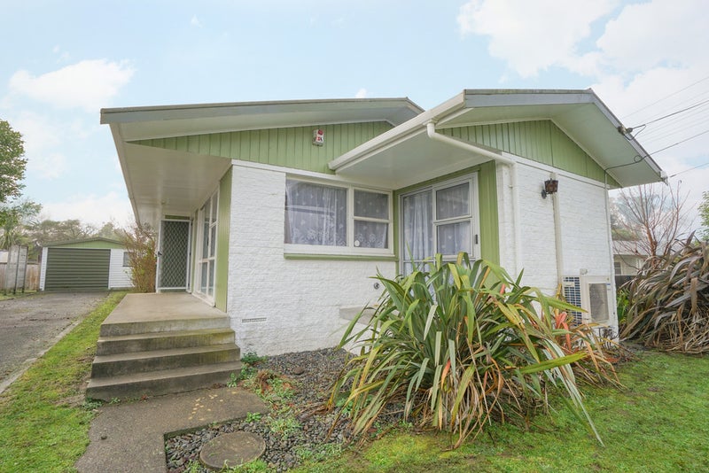 5 Parkdale Place, Glenview, Hamilton - Carousel 1