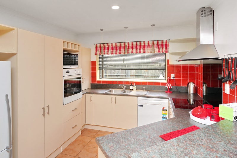 2/9 Third Street, Belfast, Christchurch - Carousel 2