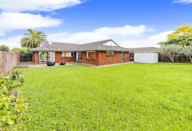 13 Golfland Drive, Golflands, Auckland - Carousel 1