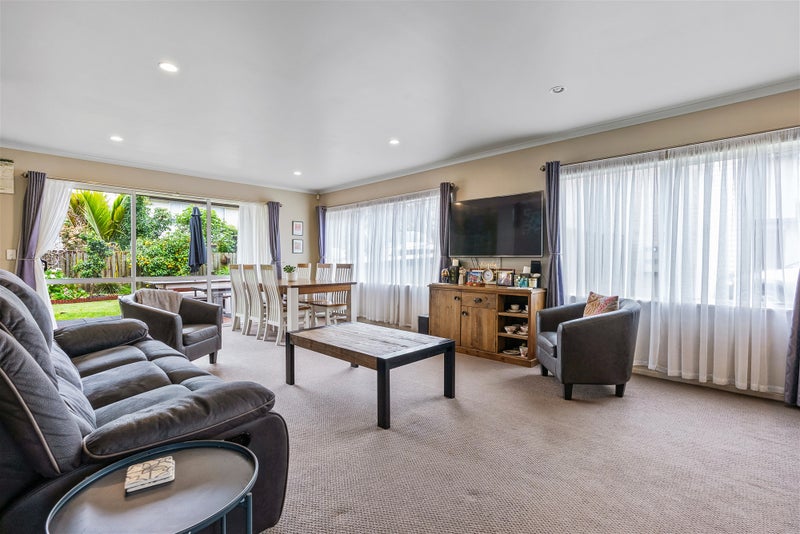 4 Calumet Way, Takanini, Auckland - Carousel 2
