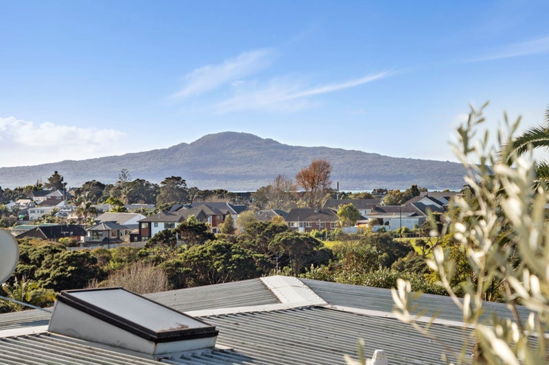 2/10 Worcester Road, Meadowbank, Auckland - Carousel 2