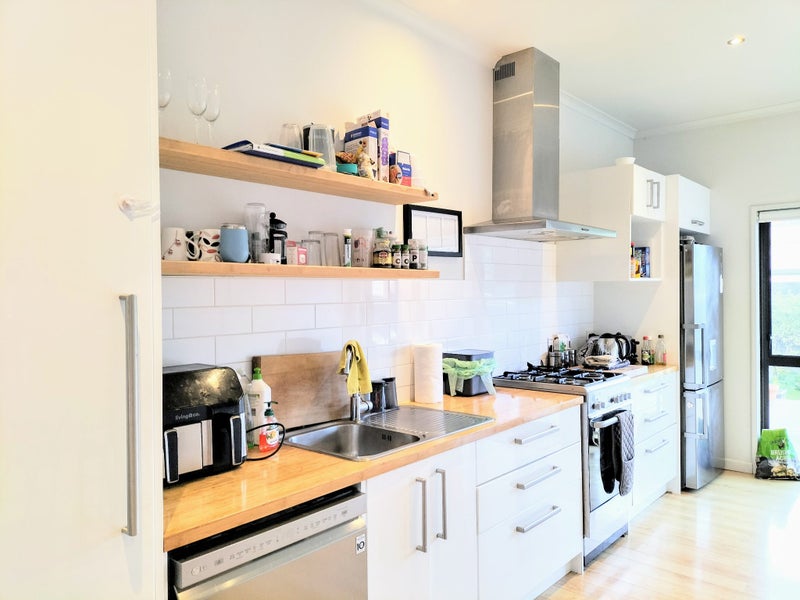 16 Nile Street, Saint Clair, Dunedin - Carousel 1