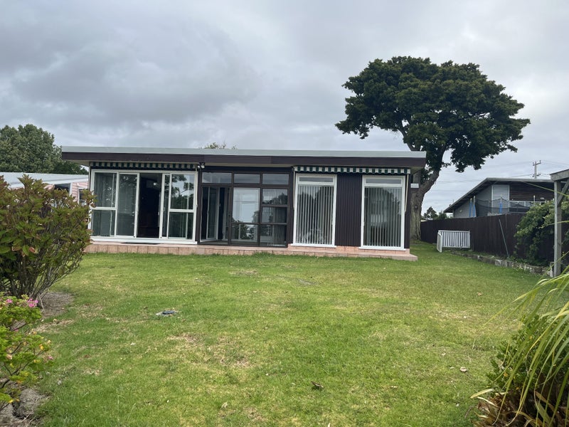 27 Ealing Crescent, Beachlands, Auckland - Carousel 2