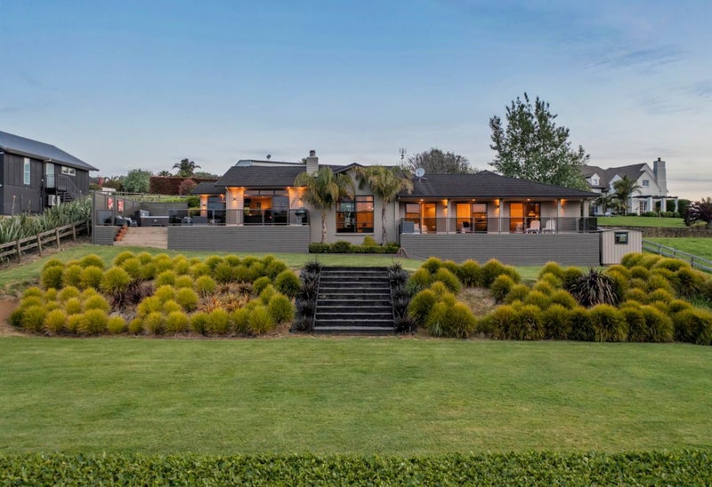 14 Regis Lane, Flat Bush, Auckland - Carousel 1