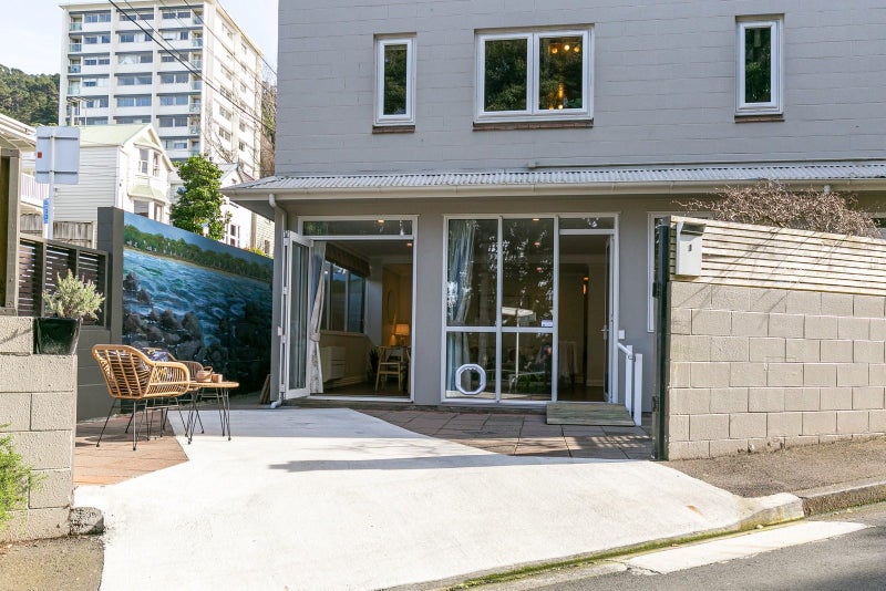 1 Stowe Hill, Thorndon, Wellington - Carousel 1