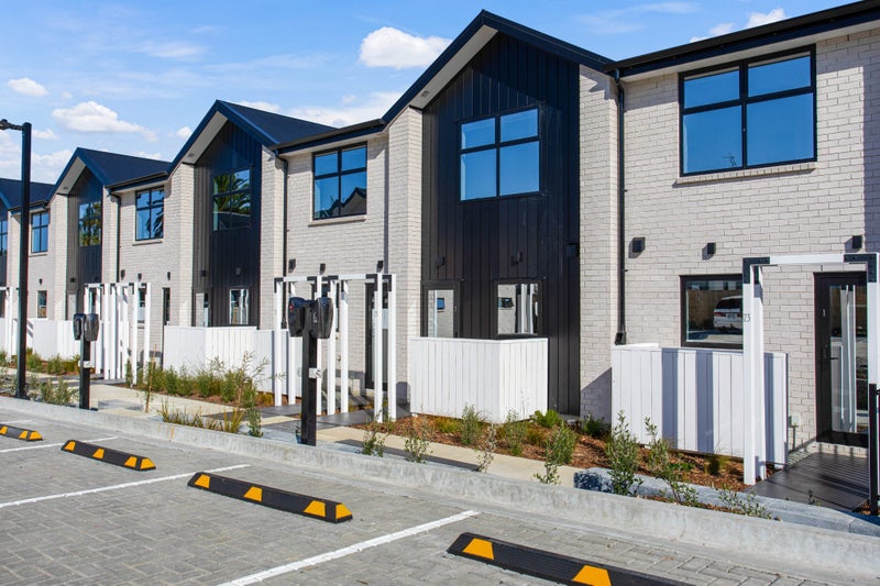 13/23 Awaroa Road, Sunnyvale, Auckland - Carousel 1