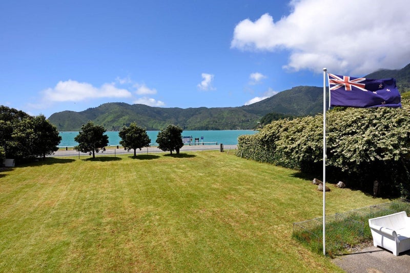 20 Esplanade, Okiwi Bay, French Pass - Carousel 1