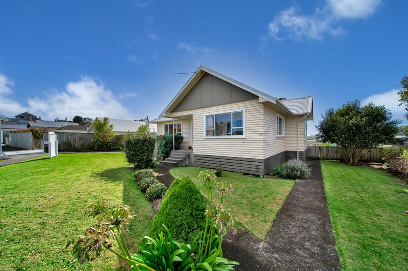 61 Paynters Avenue, Strandon, New Plymouth - Carousel 1