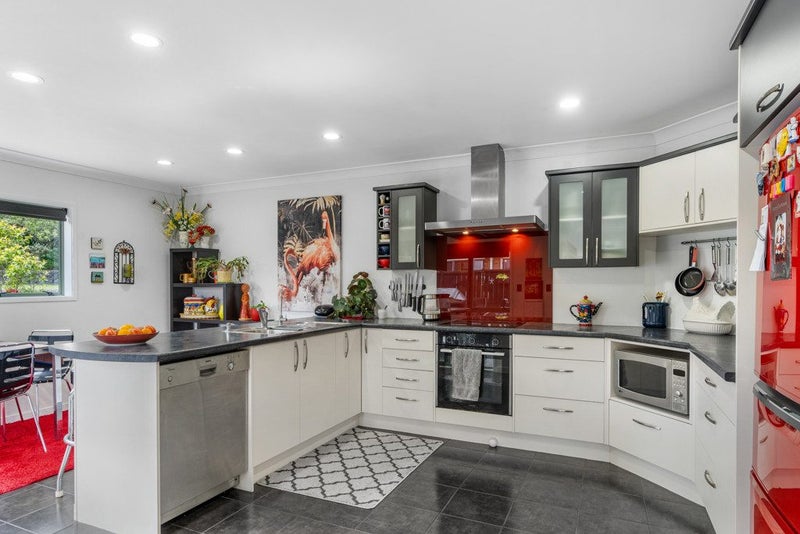 8 Tironui Terrace, Western Heights, Hamilton - Carousel 2