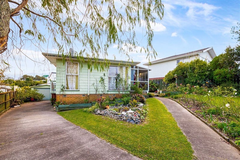 5 Kapiti Place, Sunnynook, Auckland - Carousel 1