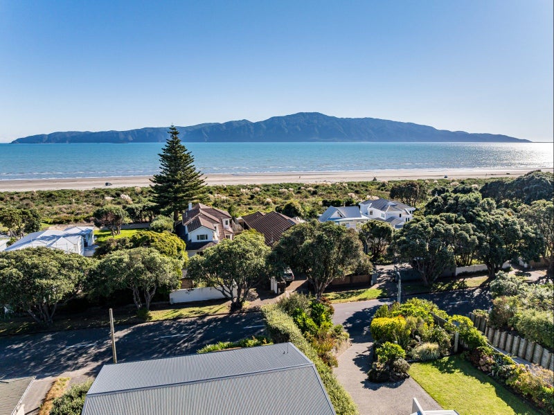 16 Manly Street, Paraparaumu Beach, Paraparaumu - Carousel 1