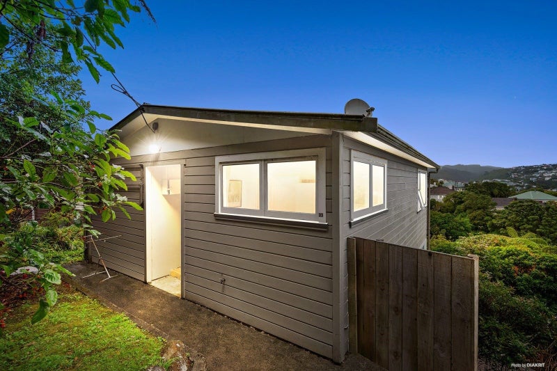 33 Pembroke Road, Northland, Wellington - Carousel 1