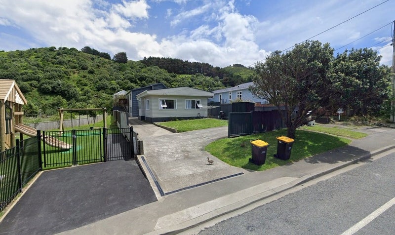23 Happy Valley Road, Owhiro Bay, Wellington - Carousel 1