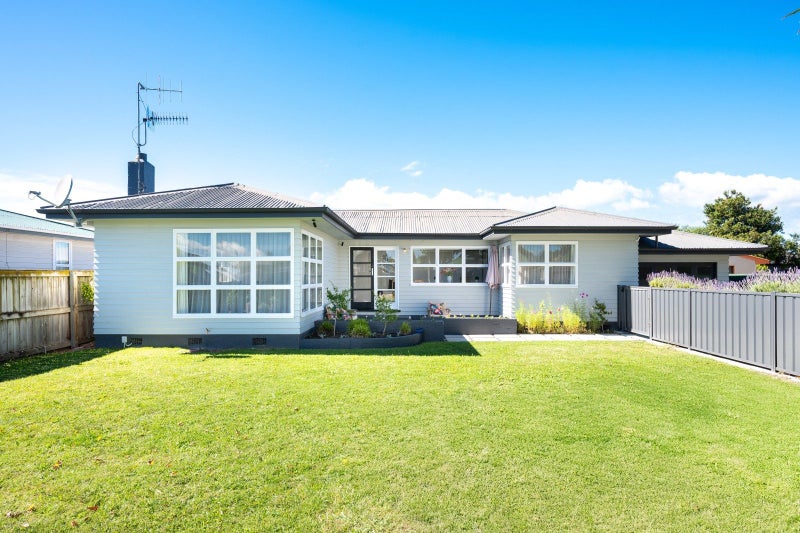 12 Flanders Avenue, Onekawa, Napier - Carousel 1