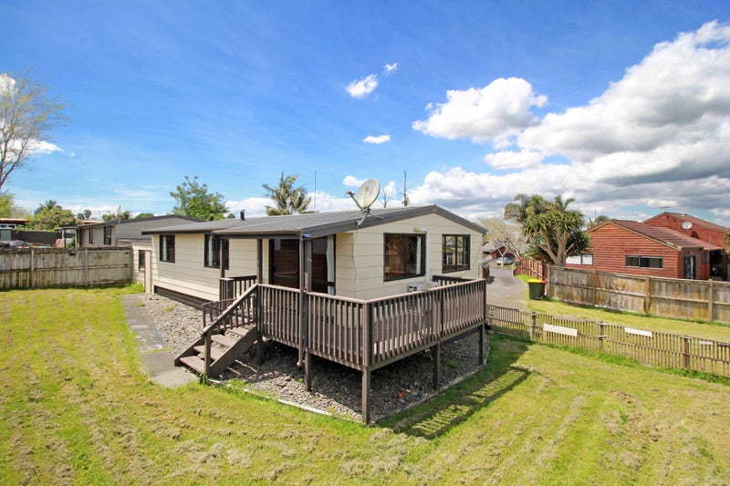 1/11 Dalmahoy Place, Wattle Downs, Auckland - Carousel 2