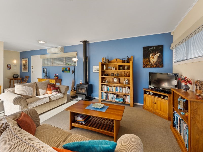 8 Sullivan Grove, Epuni, Lower Hutt - Carousel 2